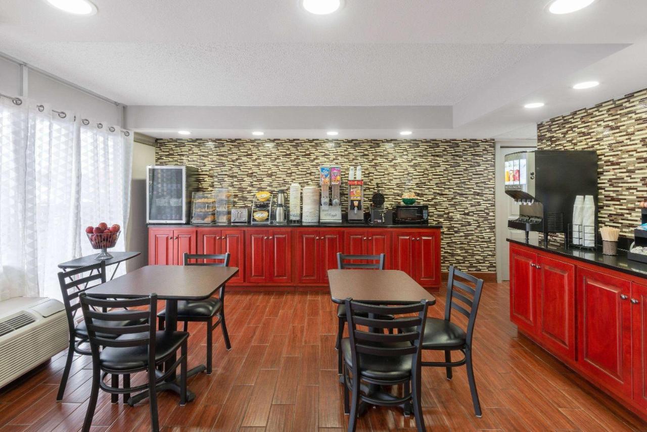Days Inn By Wyndham Charlottesville/University Area Ngoại thất bức ảnh